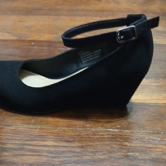Me Too Black Wedge Shoes - Picture 2 of 7